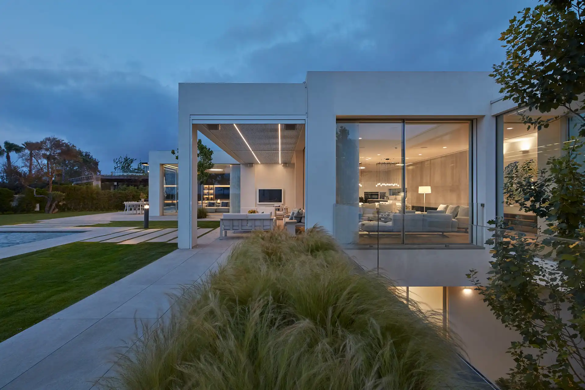 House outer view evening